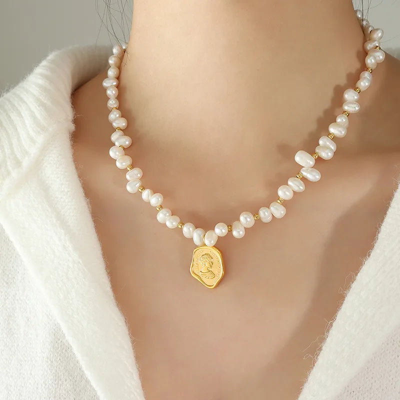 Unique Design 18K Gold Plated Stainless Steel Charm INS Freshwater Pearl Irregular Portrait Elegant Choker Necklace Women P1368