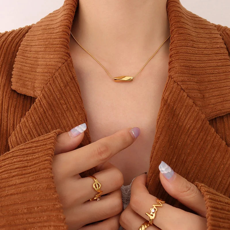 Women's Stainless Steel Necklace Fashionable Exquisite Waterproof 18K Gold-Plated Vintage Tube Twist Collarbone Chain Trendy