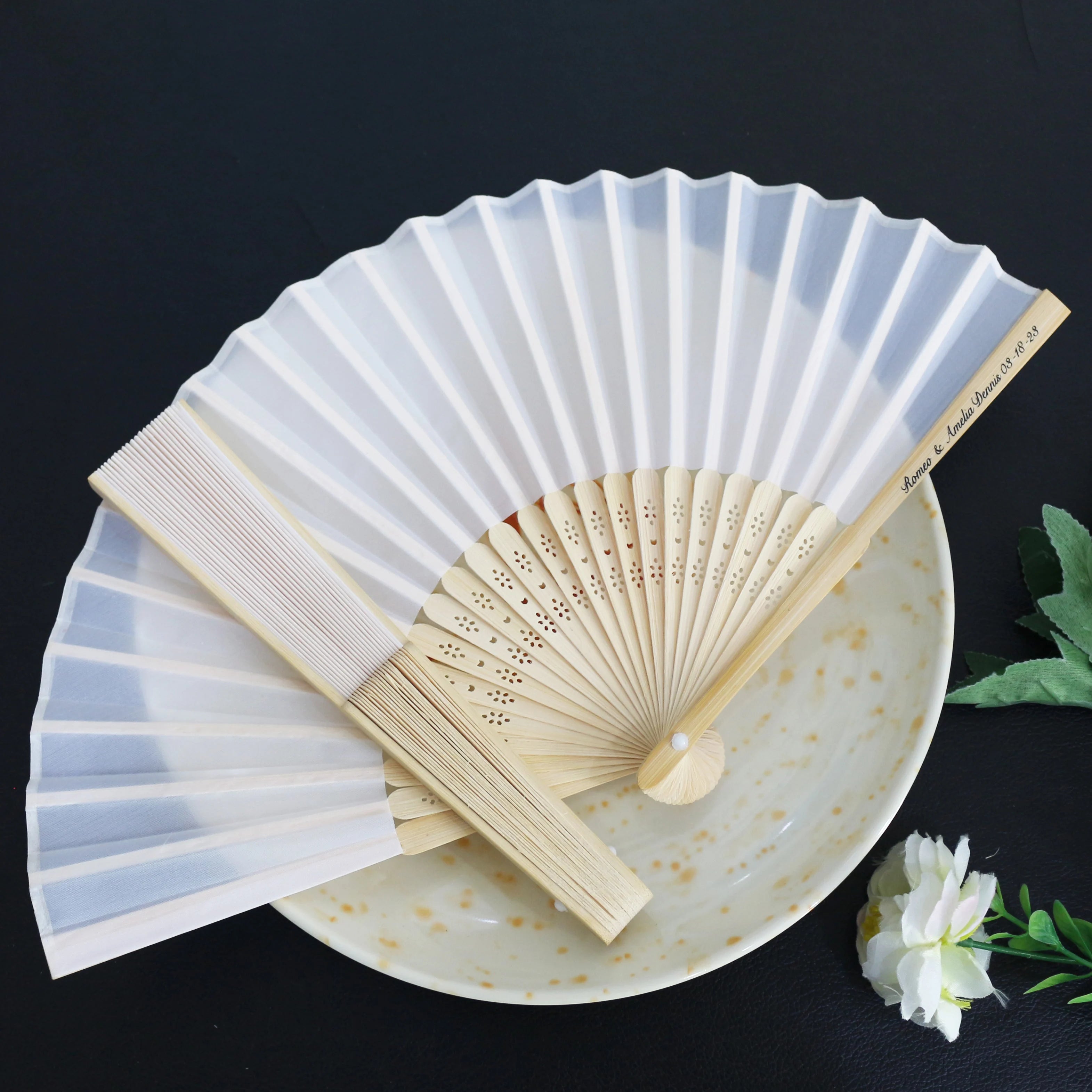 Personalized Folding Paper Hand Fan Fold Custom Writing Bamboo Fans Wedding Party Favors Baby Shower Gift Wedding Decoration Fan