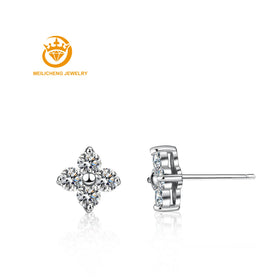 S925 Sterling Silver Earrings Ladies Clover Earrings Temperament Simple Wedding Moissanite Stone Gift Jewelry