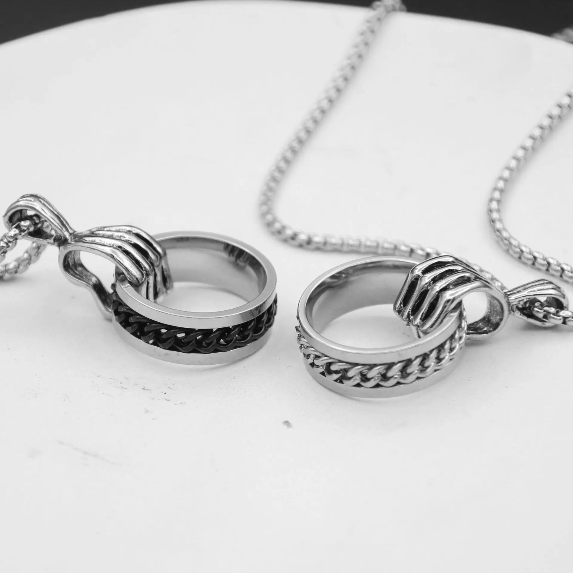 Hip Hop Hand Holding Ring Stainless Steel Pendant Necklace Vintage Skull Hand Holding Ring Necklace for Men