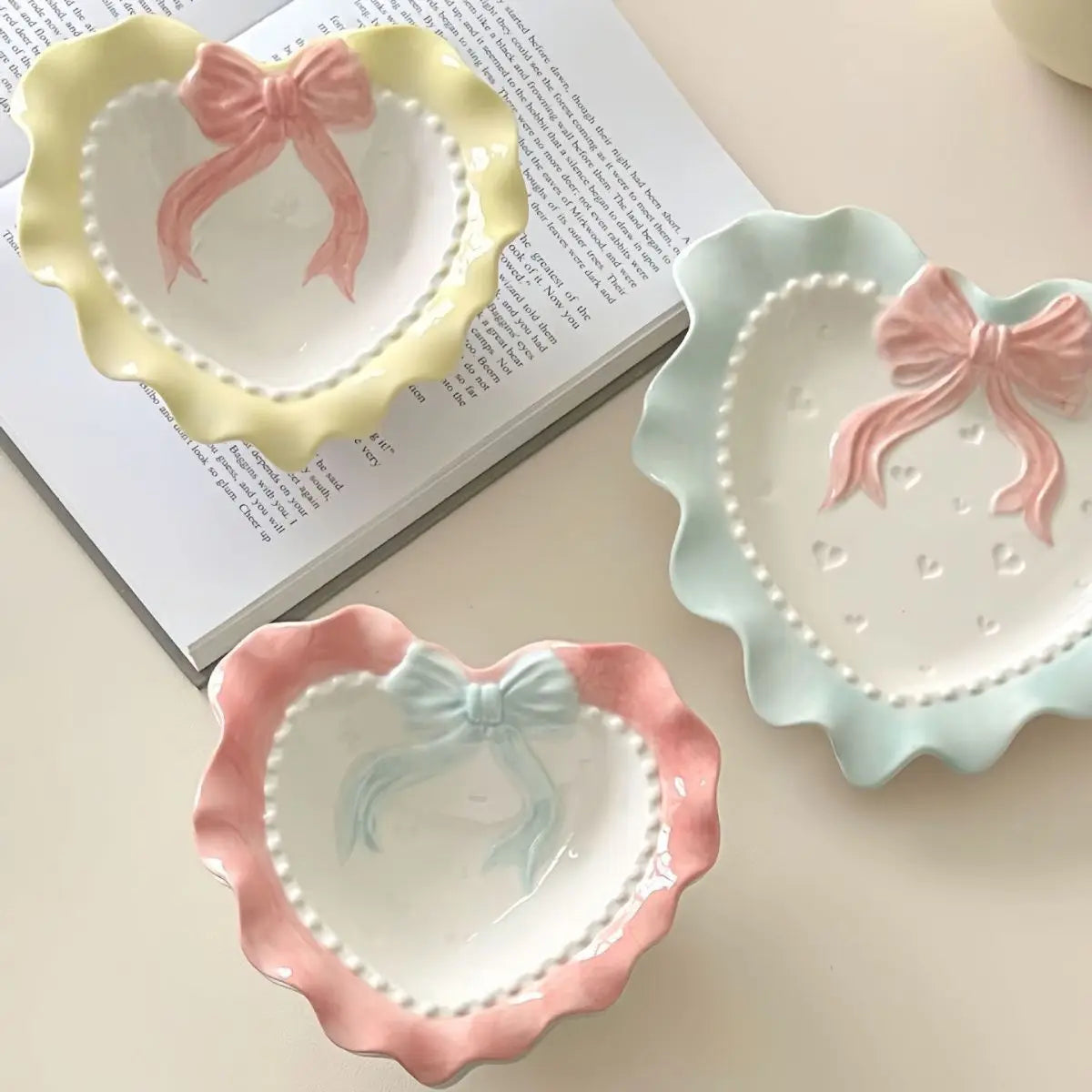 Luxurious Ceramic Plate Bowl with Wave Edge and Bow Cute Lace Design Sustainable Home Rice Bowl for Girl  Food Use