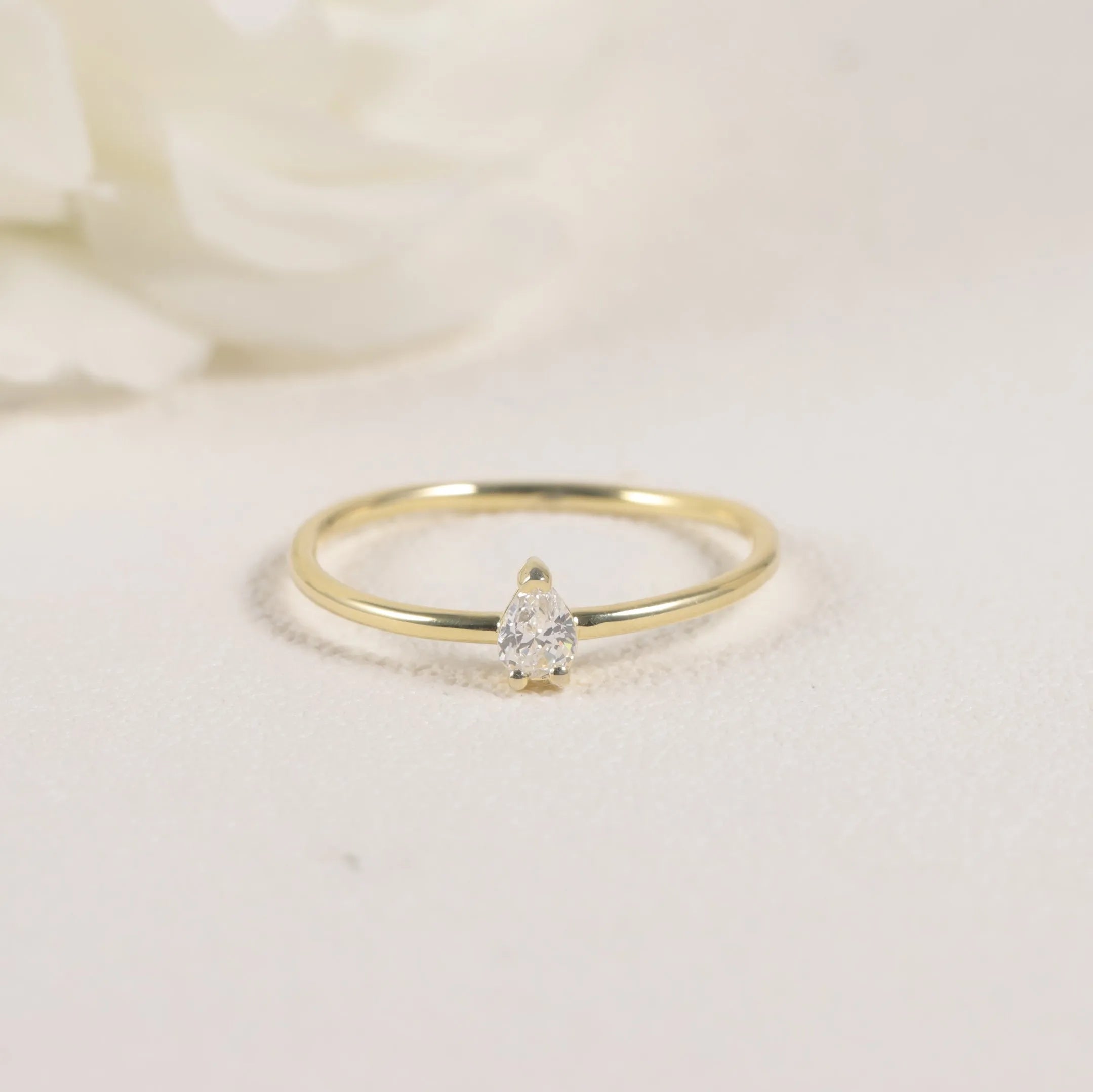 Lightweight Gold 14K 18K Pear Cut DEF VS Single Lab Grown Diamond Wedding Jewelry Solitaire Diamond Engagement Ring