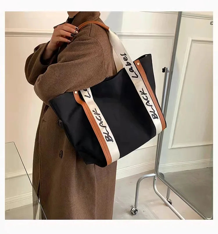 Custom Ladies Canvas Tote Bag with Zipper Closure Letter Decoration Two Handles Bucket Shape Fashion Design for Casual Use