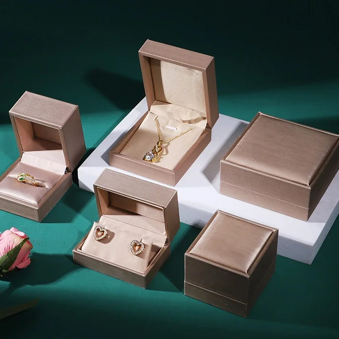A1 Flip up Leather Customized Jewelry Boxes Pu Jewelry Storage Box Necklace Pendant Bracelet Jewelry Packaging Box Wholesale