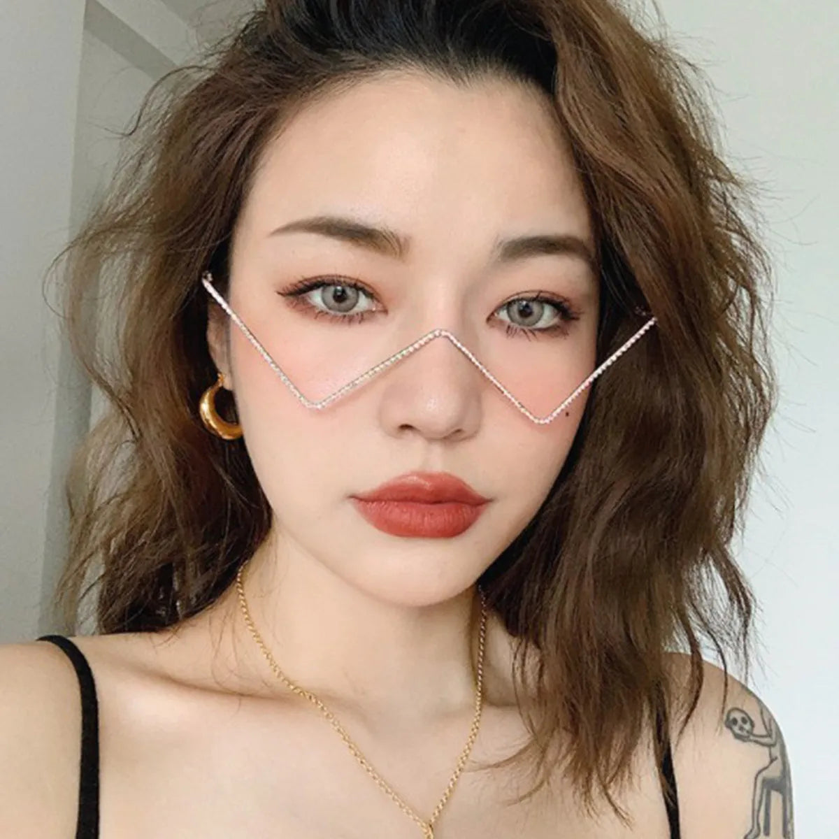 Fashion Luxury Rhinestones Sunglasses Women Vintage Retro Triangle Designer Frame Glasses Art Decoration