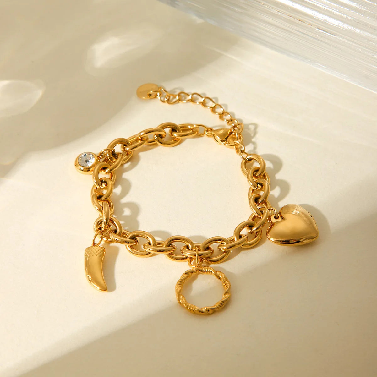 Wholesale 18K Gold Plated PVD Smooth Heart Boots Loop Charm Chunky Chain Stainless Steel Zircon Bracelet