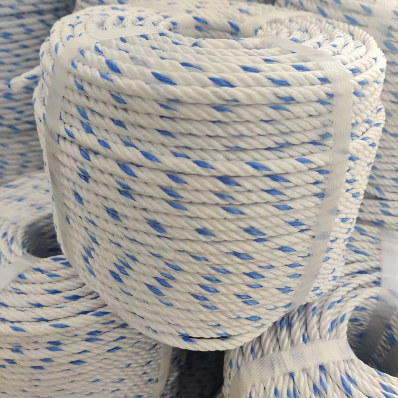Free Sample Custom Colors and Sizes 3 Strands PP Agricultural Lashing Rope Packing Coil Constructed From PE Material