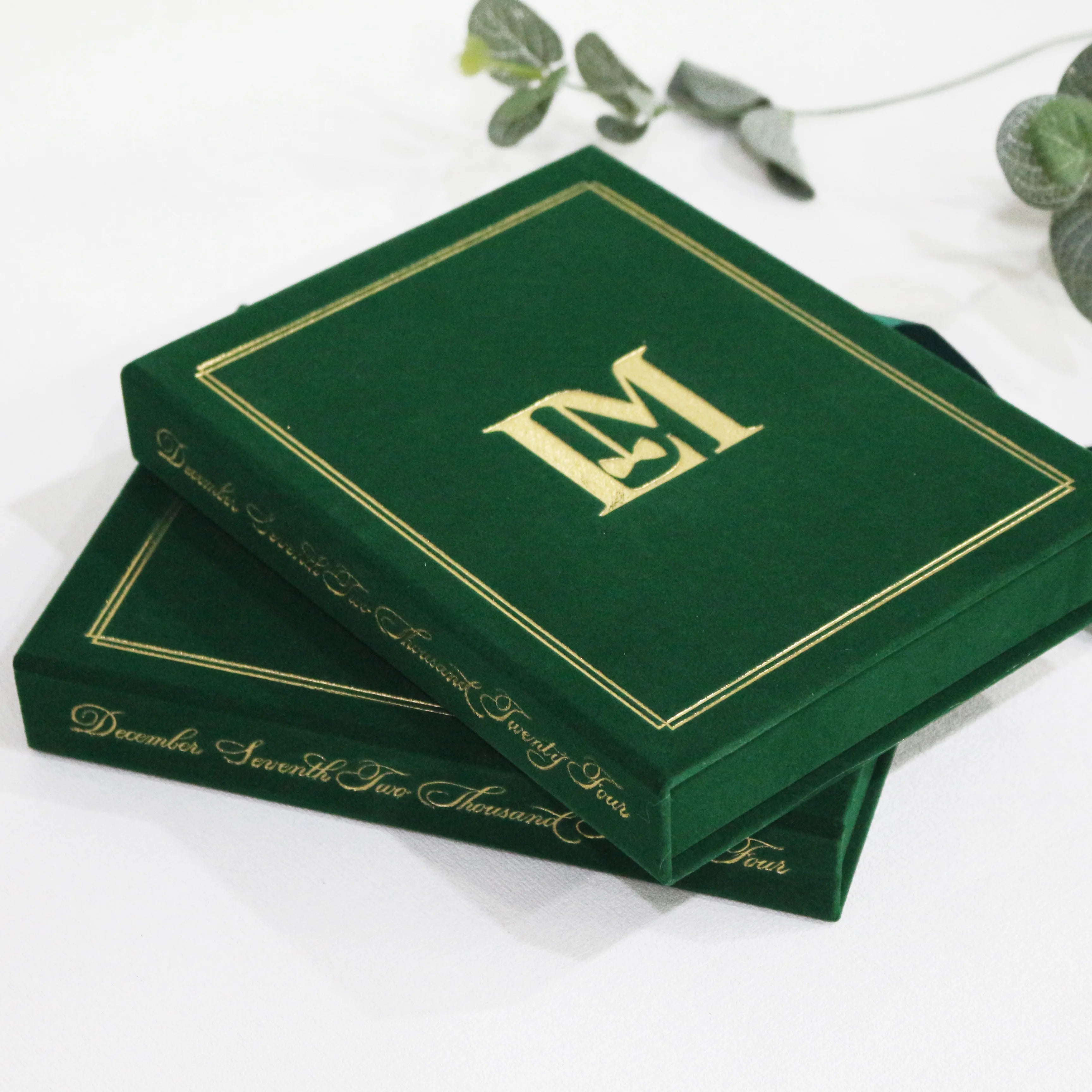 Luxury Emerald Green Velvet Wedding Invitation Box Acrylic Wedding Card With Ribbon Bow