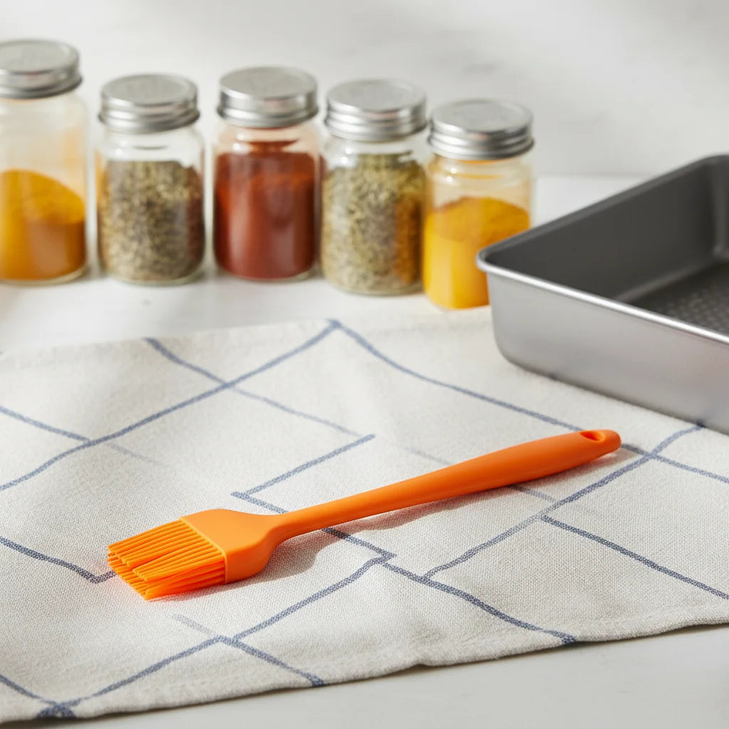 Small Size Food Grade Silicone Brush Cooking Heat Resistant Spread Oil Butter Sauce BBQ Grill Baking Silicone Pastry Brush