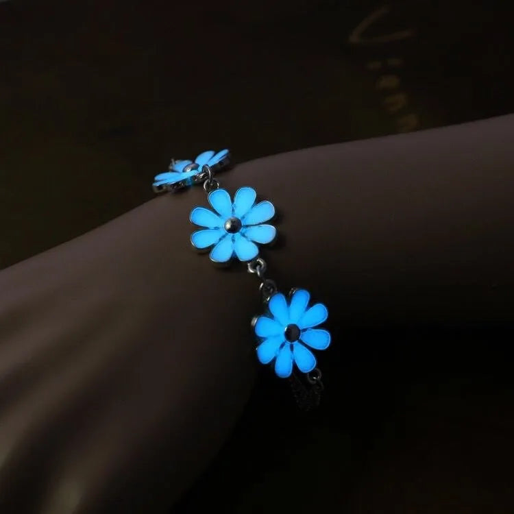 SC Fashion Glow Bracelet Creative Luminous Glow in Dark Star Flower Heart Bracelet Trendy Silver Plated Charm Bracelet for Women