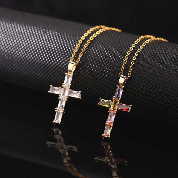 2022 Hot Selling Exquisite Crystal Cross Brass Necklace Luxury Gold Crucifix Pendant Clavicle Necklace for Girlfriend