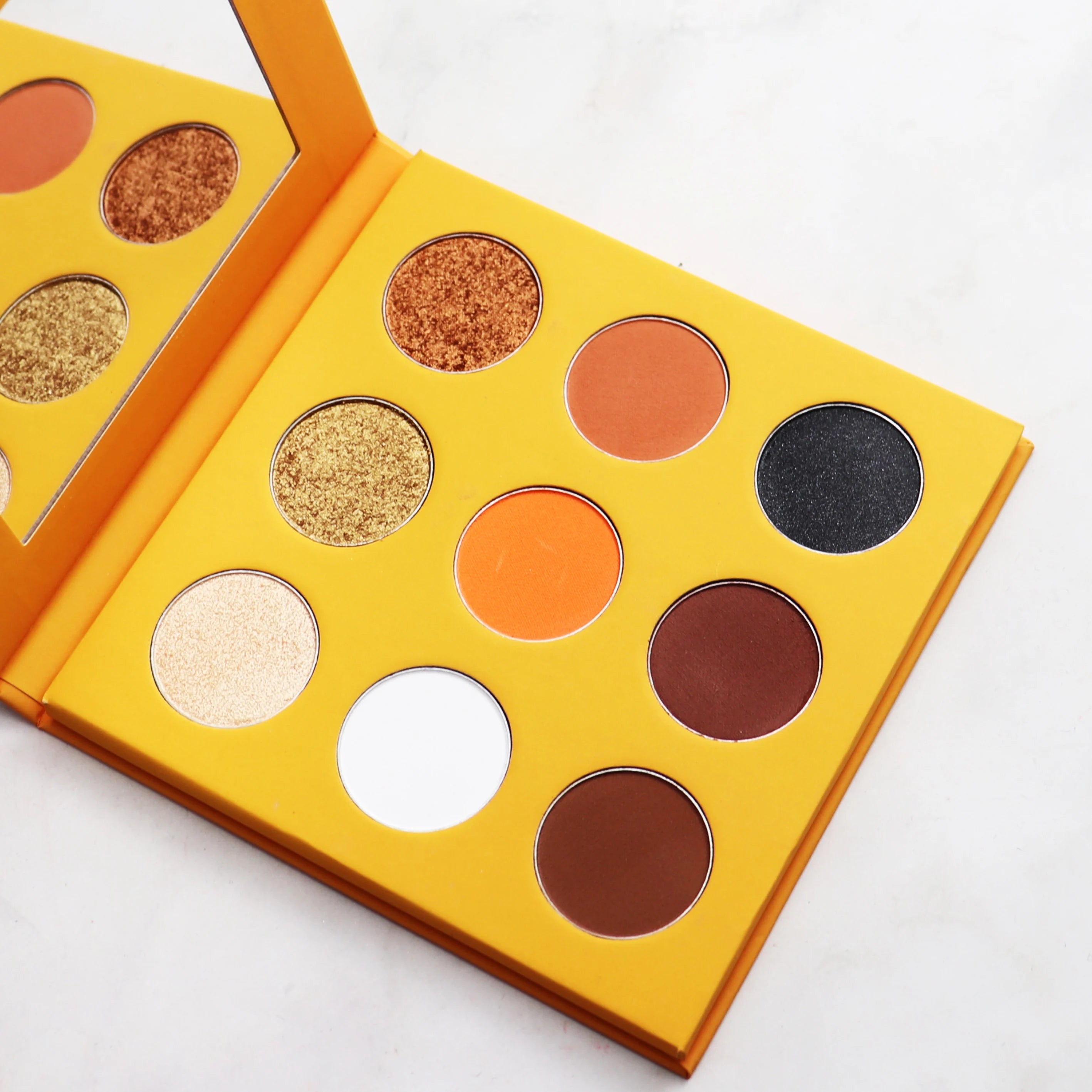 OEM Vegan Matte Eyeshadow Palette Cruelty-Free and Logo-Free Private Label DIY with Glitter Shimmer Finish Eye Shadow