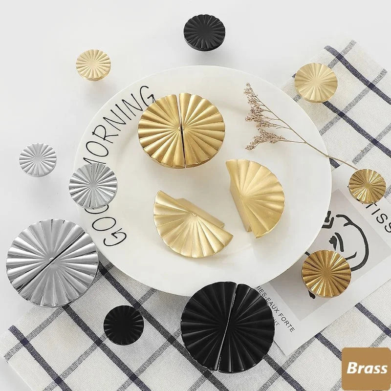 Hot Sale Gold Black Chrome Sunflower Cabinet Brass Half Moon Handles and Knobs Drawer Pull