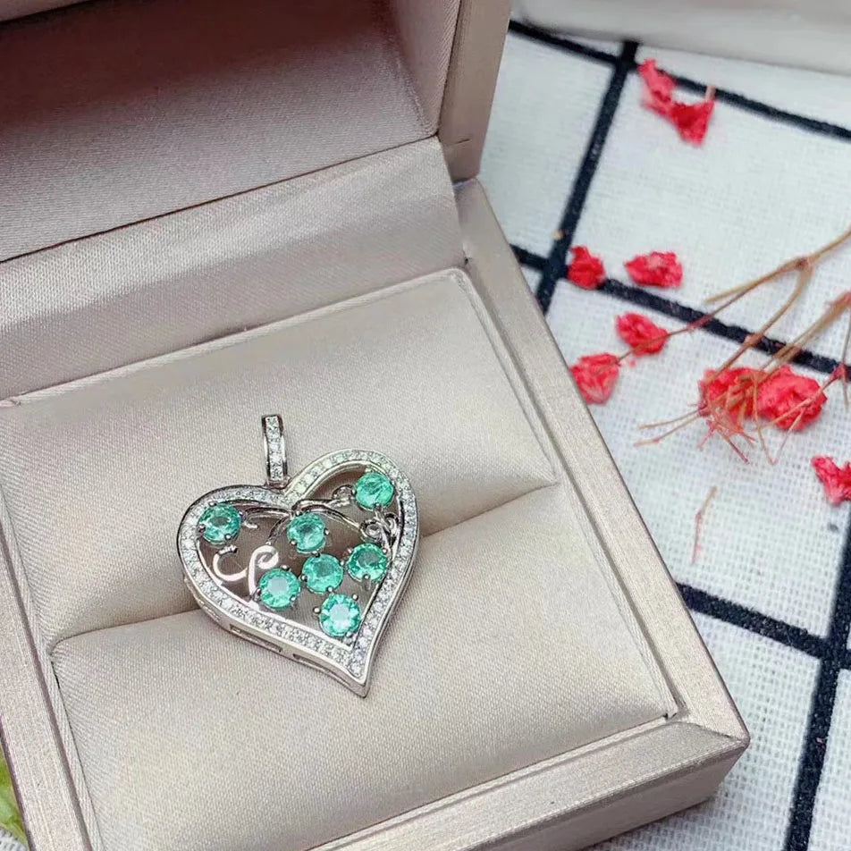 Wholesale Good Price Mother Daughter Heart CZ Display Stand Necklace Natural Emerald Jewelry GIA Certified for Gift