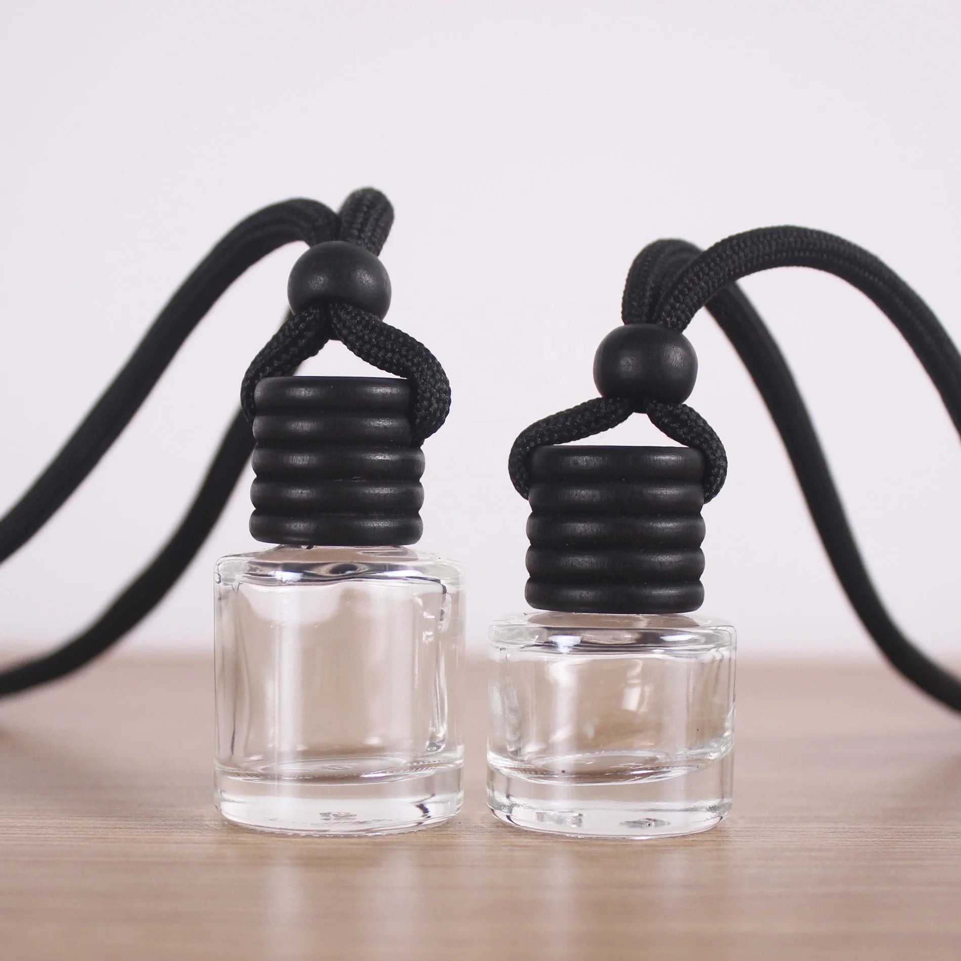 5ml 8ml 12ml Cylinder Glass Black Painted Cap Car Pendant Aroma Scents Diffuser Empty Bottle Car Perfume Hanging Glass Bottles