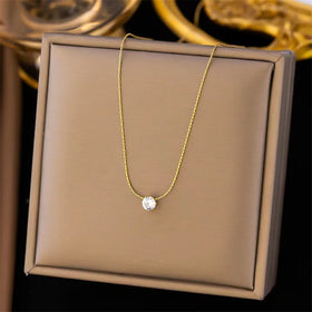 Wholesale New Stainless Steel Luxury Design Gold Six Claw White Diamond Pendant Necklace for Women
