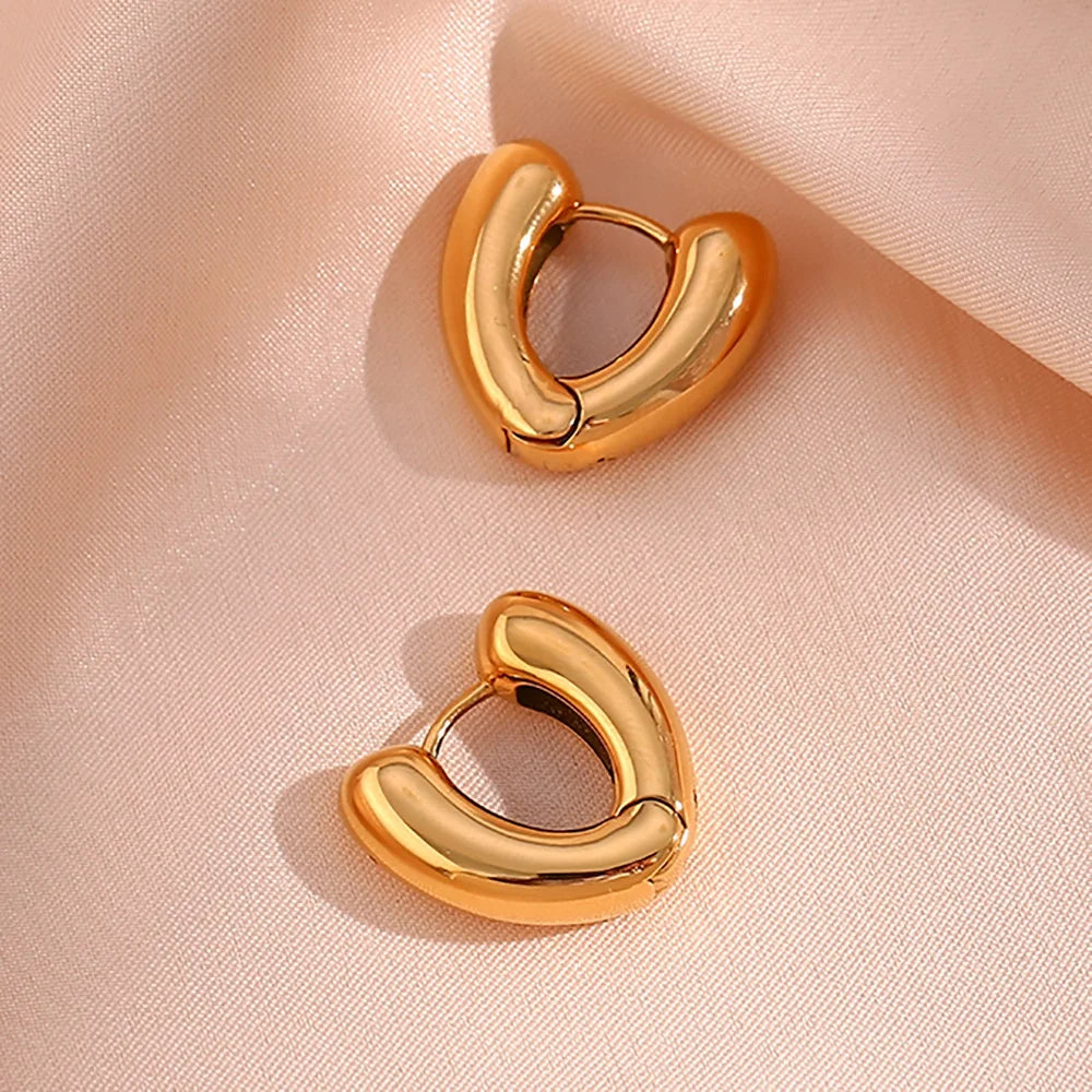 Dreamshow Minimalist Hollow Heart Shape Huggies Earring 18K Gold Plated Stainless Steel Hoop Earring Jewelry Women