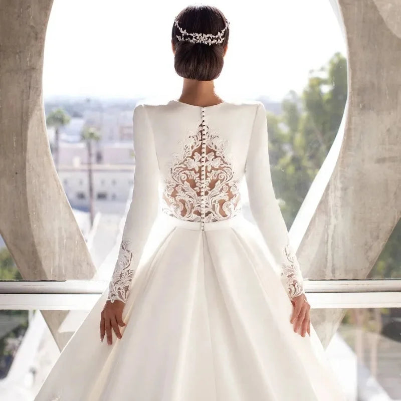 New French Satin Wedding Dress Bridal V-neck Temperament Satin Wedding Dress Simple Retro Hepburn Style Embroidery Wedding Dress