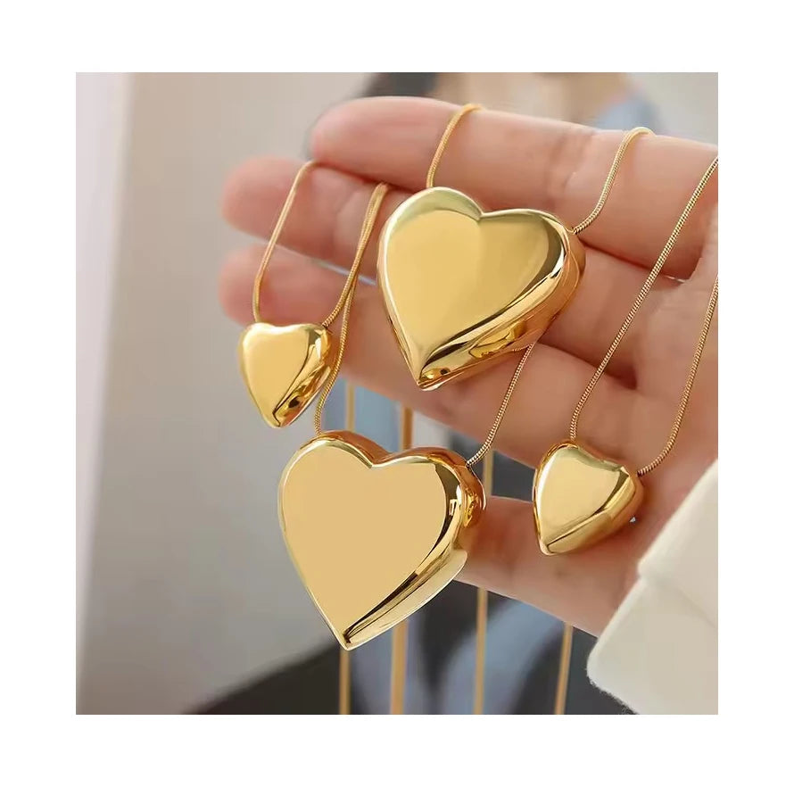 2023 Summer Fashion Trendy Love Heart Pendant Necklace Waterproof Titanium Steel Clavicle Chain Gold Heart Necklace for Women