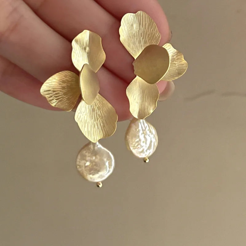 Wholesale Elegant Silver Needle Earrings Long Flower Petal Earrings Baroque Pearl Earrings for Women