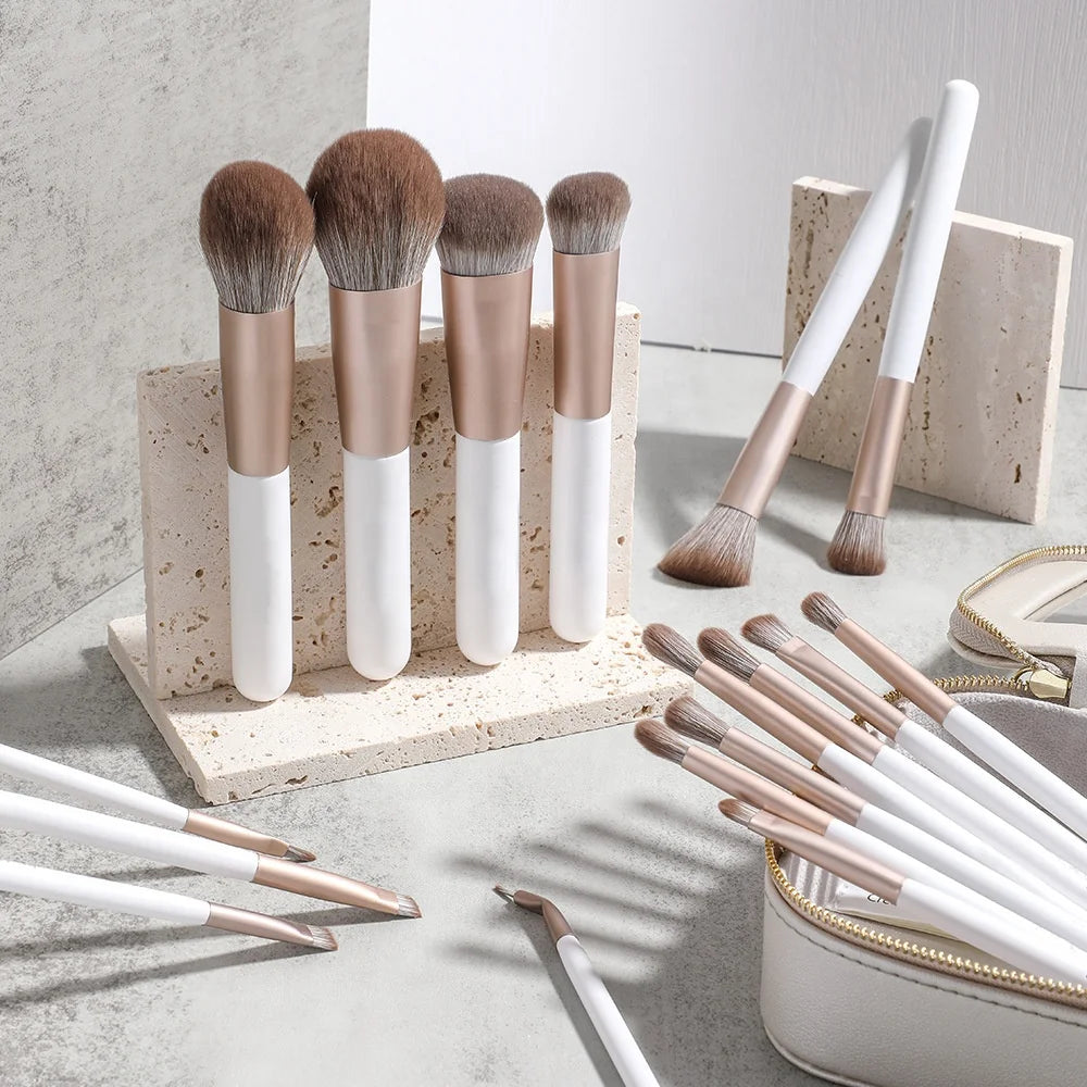 Super Fine Natural Cosmetic Brush White Plastic Handle Gray Soft Bristles 18 Piece Make up Brush Set