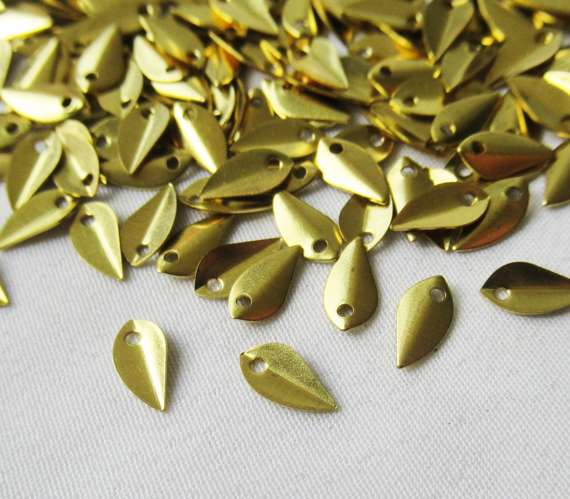 1000pcs/pack Plain Brass Leaf Charm 4x7mm DIY Jewelry Findings