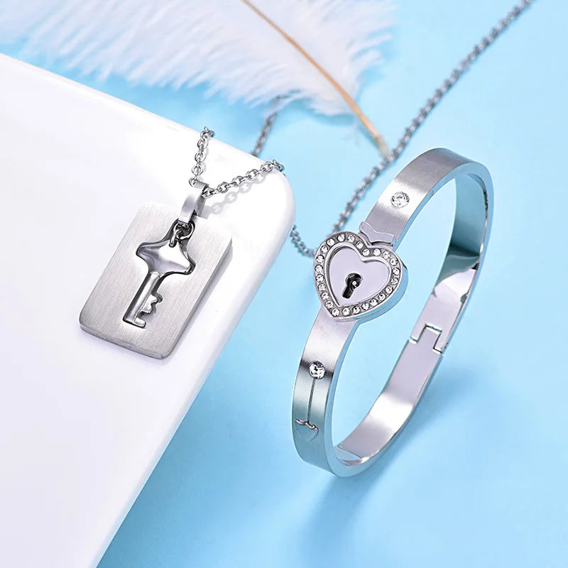 A Couple Jewelry Sets Stainless Steel Love Heart Lock Bracelets Bangles Key Pendant Necklace Couples Ready to Shipping