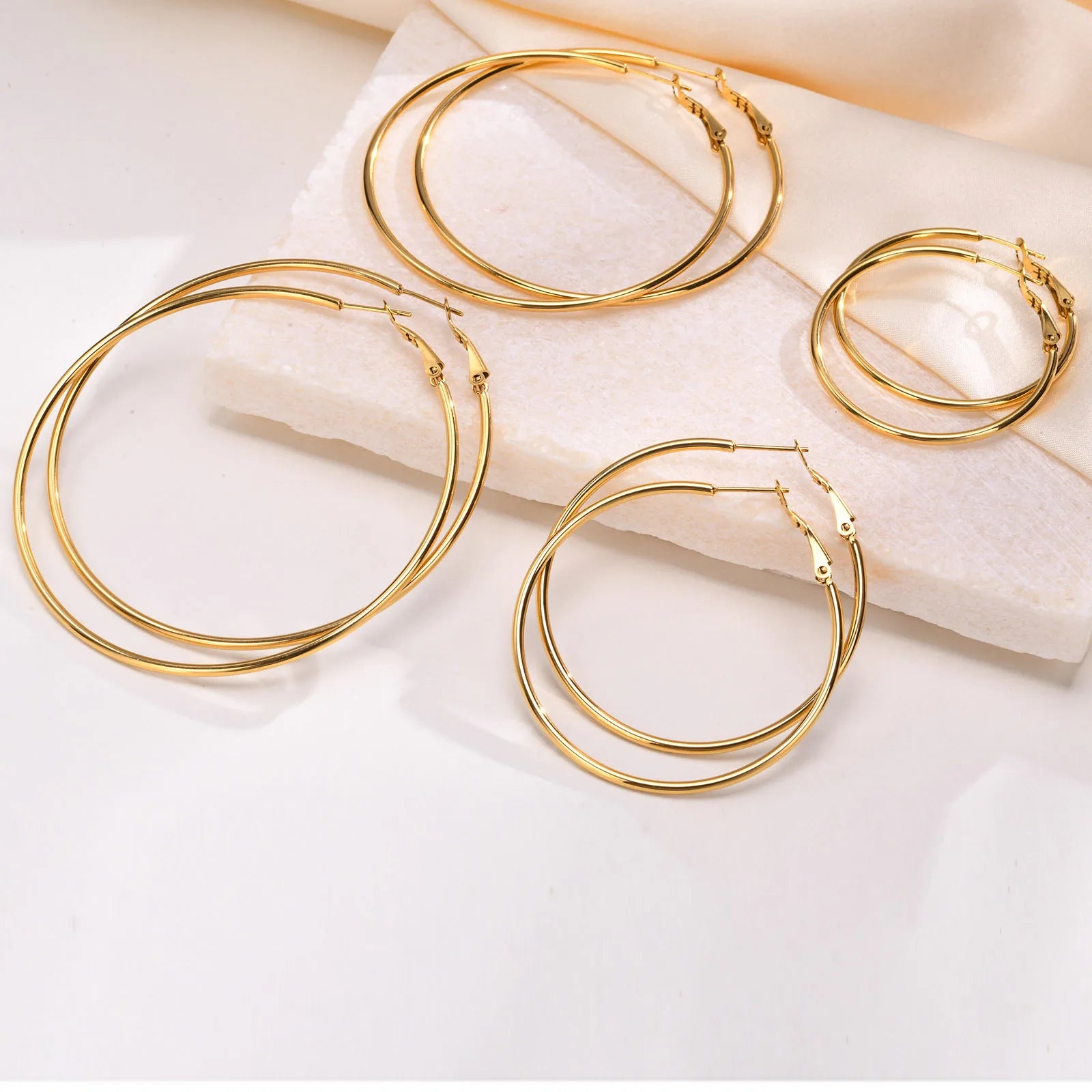 Classic High Polished Simple Round Big Hoops Earrings Stainless Steel 14K 18K PVD Gold Plated  Fashion Jewelry for Women