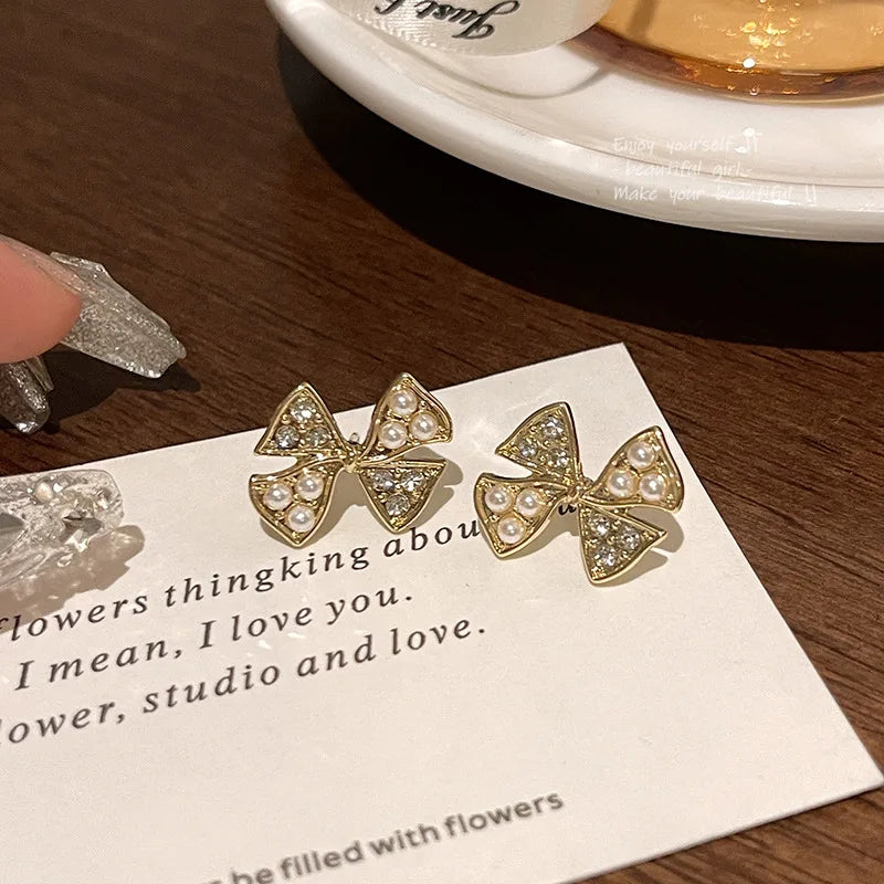 Wholesale Cheap Price 925 Silver Ear Acupuncture Earrings Womens Gold Earrings Unique Skew Symmetric Design Bow Stud Earrings