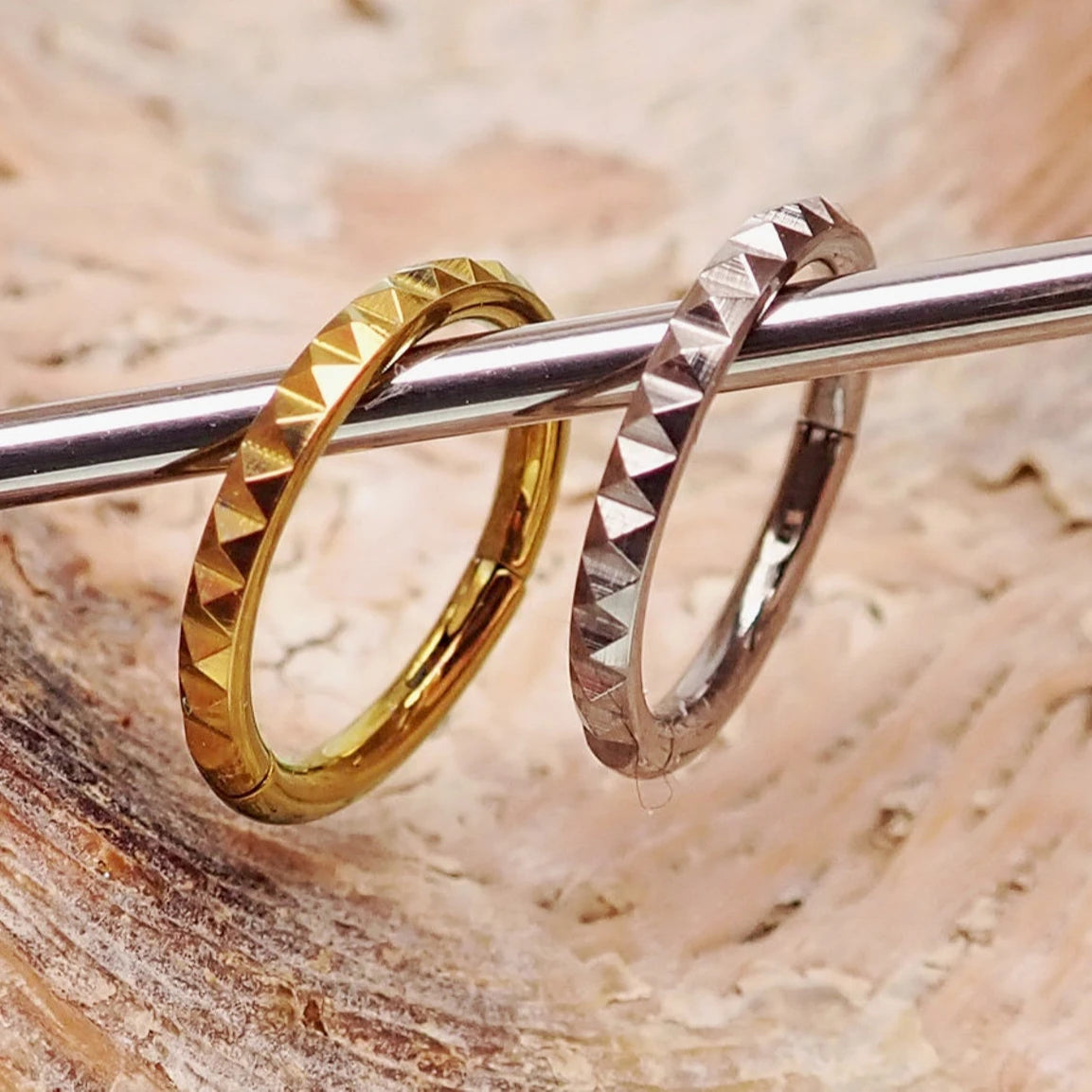 ASTM F136 Titanium Etched Ridges Hinged Segment Septum Ring Nose Ring Body Piercing Helix Earring Jewelry