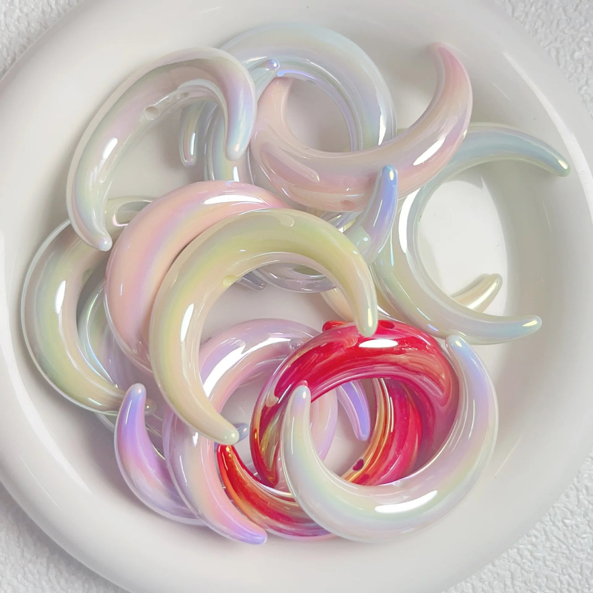 Acrylic Uv Color Luminous Moon Shape Beads Hanging Charms for DIY Art Craft Bracelet Necklace Earrings Keychain Jewelry Making