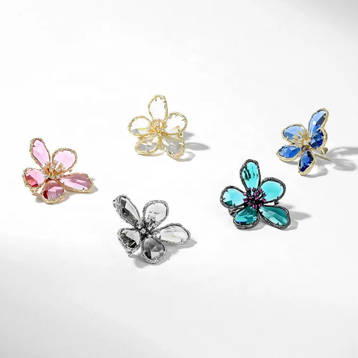 Customized Vintage Alloy Crystal Flower Creative Rhinestone Safely Pin Brooch for Women Winter