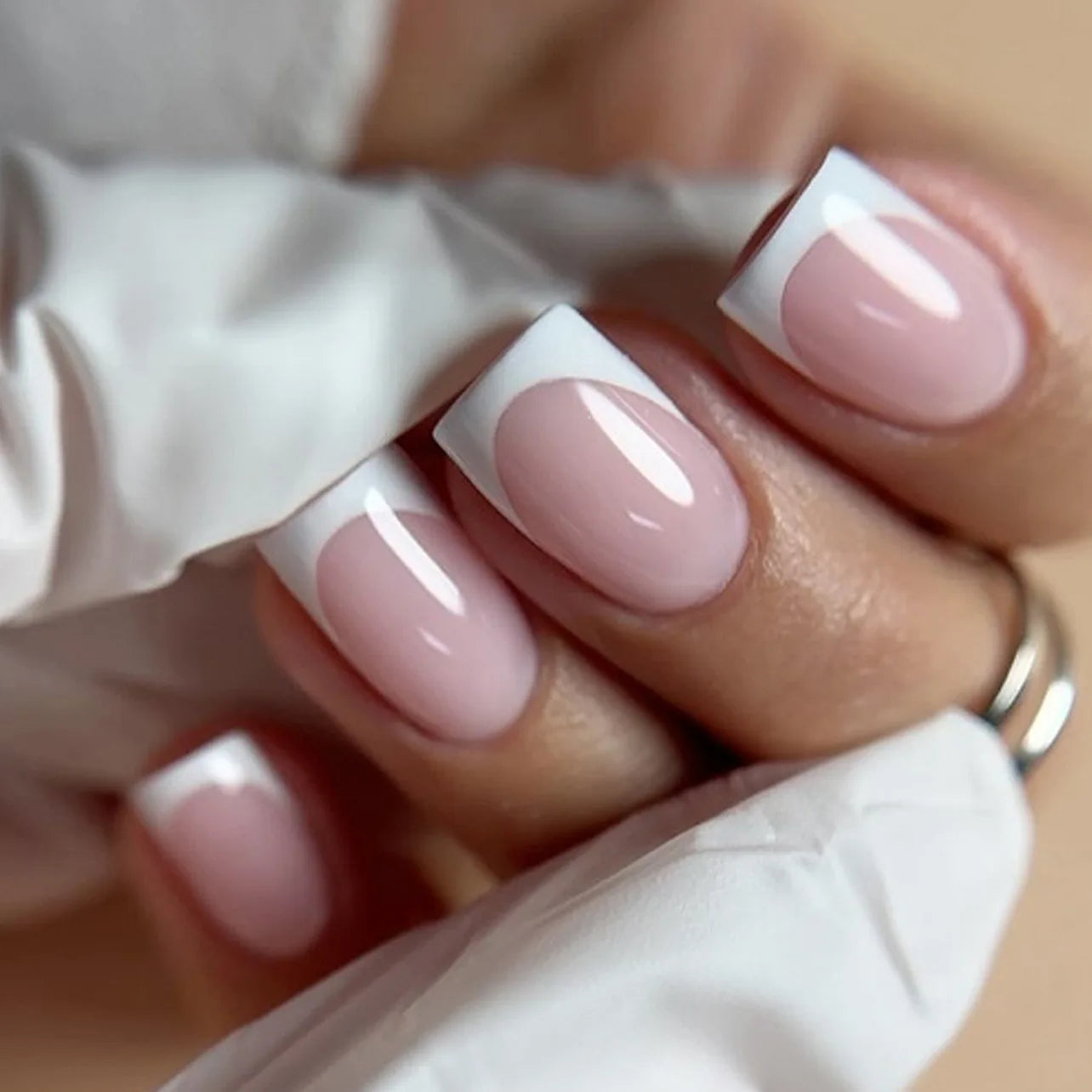 Dropshipping 24 Pcs 3666 Classic French White Edge Short Square Nude Pink Nails Press on Nails Artificial Fingernails Customize