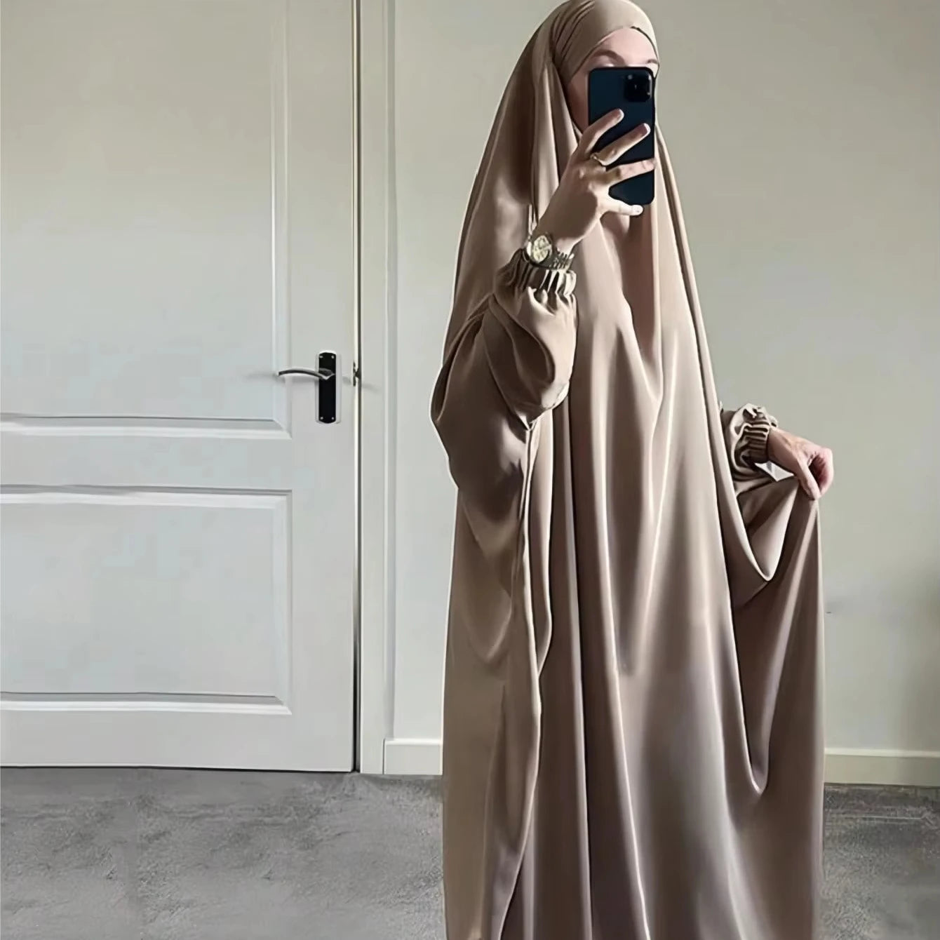Dubai Wholesale Solid Color Modern Elegant Robe Simple Modest Islamic Clothing Muslim Dresses for Women Abaya 2024