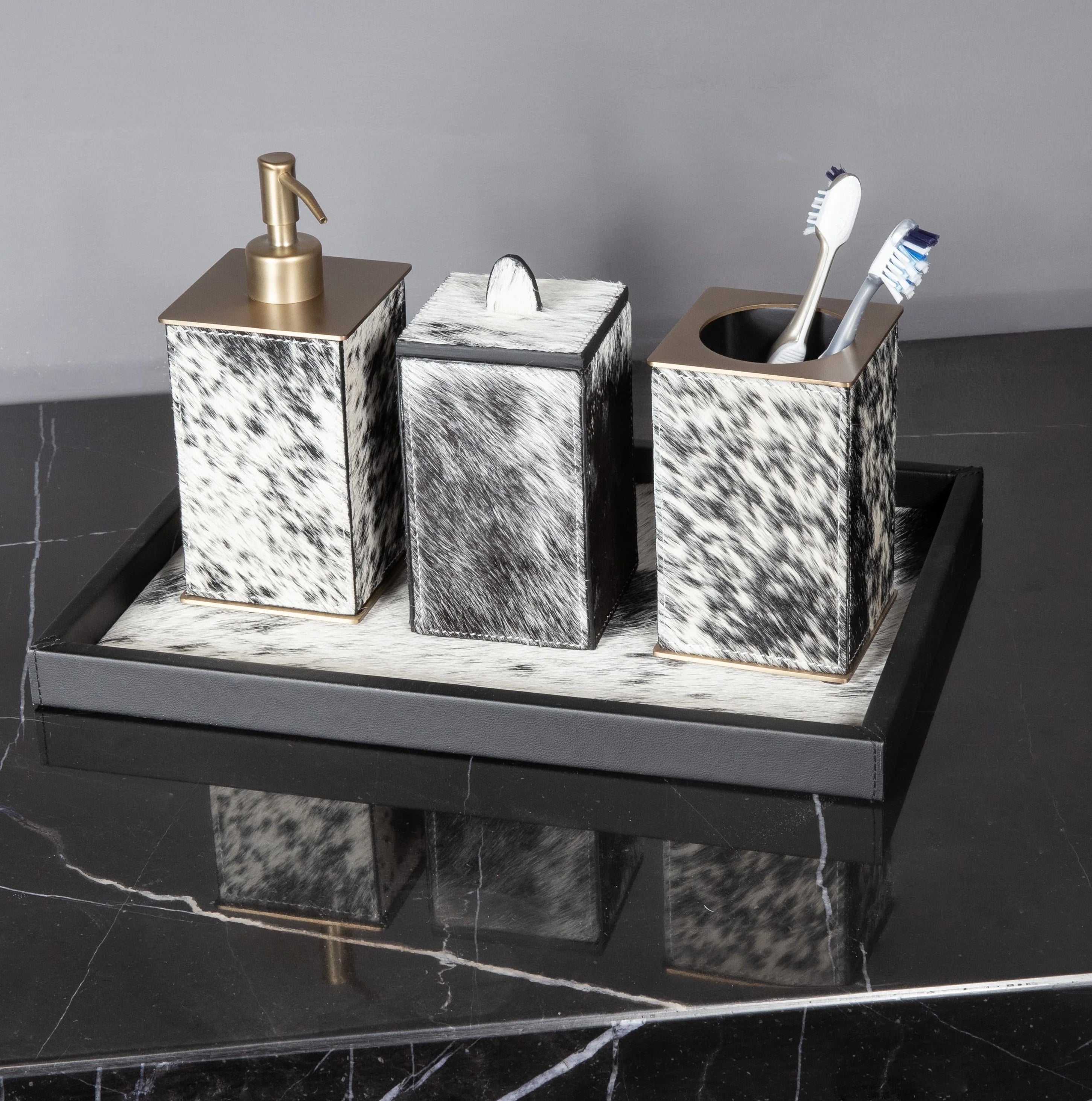 High-End Home Decoration Real Leather Bathroom Accessory Set Includes Metal Tray with Soap Dispenser Cup Toothbrush Holder
