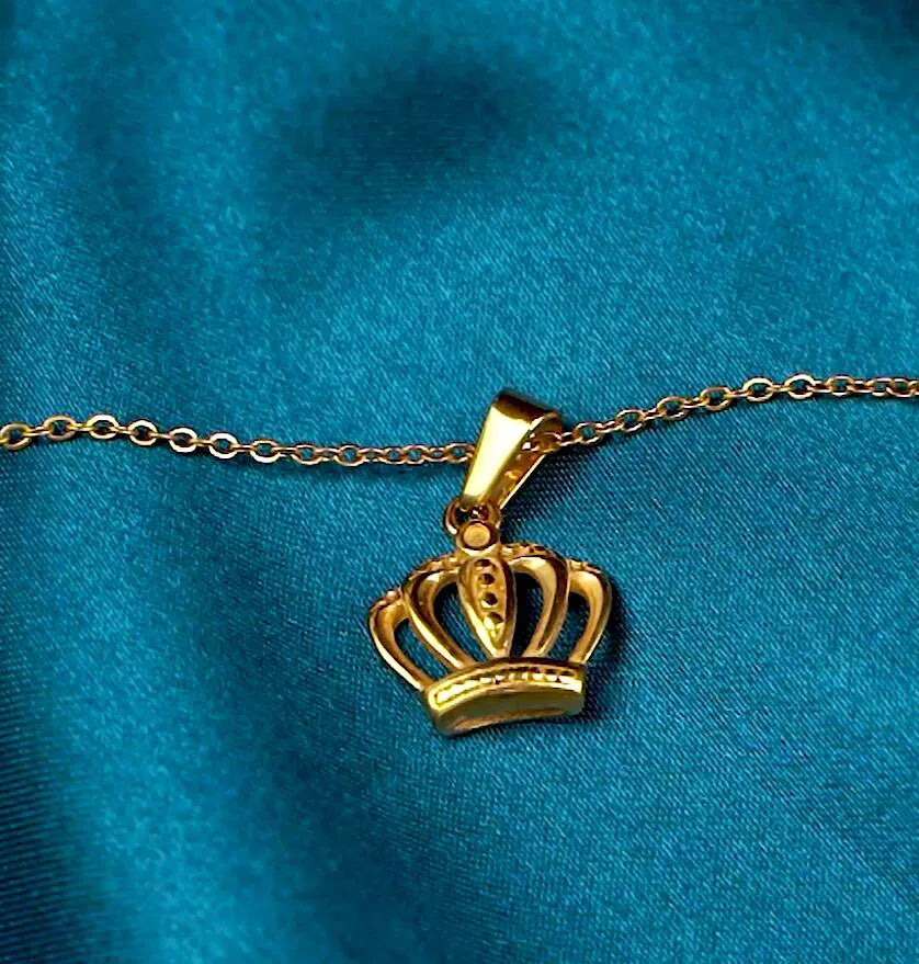 Fashion Women Jewelry Ins Gold Crown Pendant Necklace Waterproof Stainless Steel Queen King Princess Crown Necklace