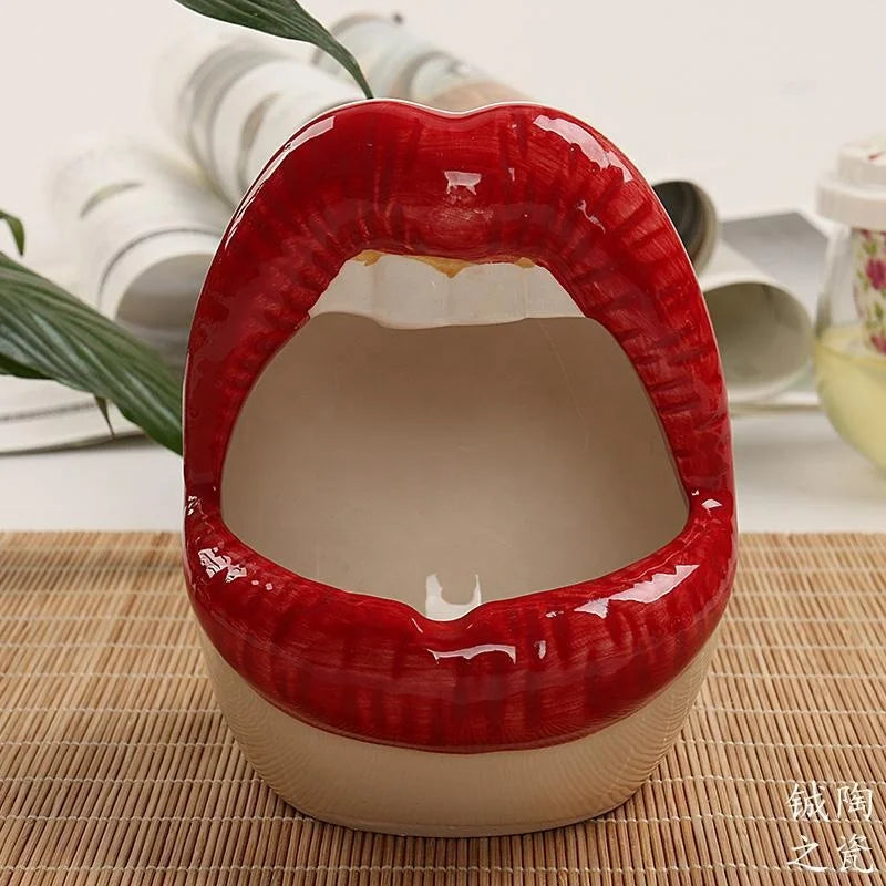 China Sell Creative Personality Ceramic Cigar Smoking Ashtray Home and Office Use Cute Fashion Design Mouth Lips Cigar Ashtray