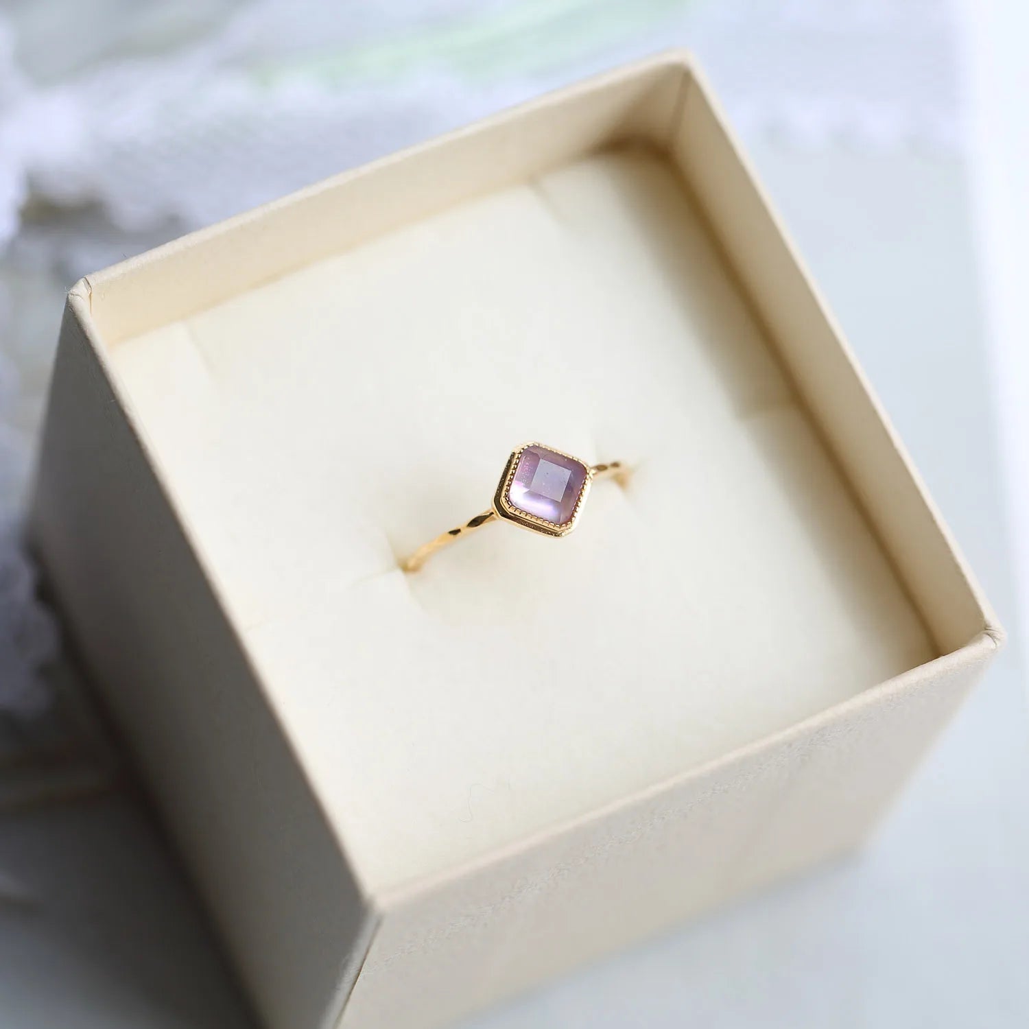 Dainty Design Minimalist 925 Sterling Silver Jewellery Square Natural Amethyst Ring with Shell Back RI166-M