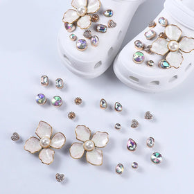 New Fashion Hole Shoes Diy Shoe Buckle Flower Rhinestone Pearl Decorative Buckle Accessories Garden Crocodile Charm Designer