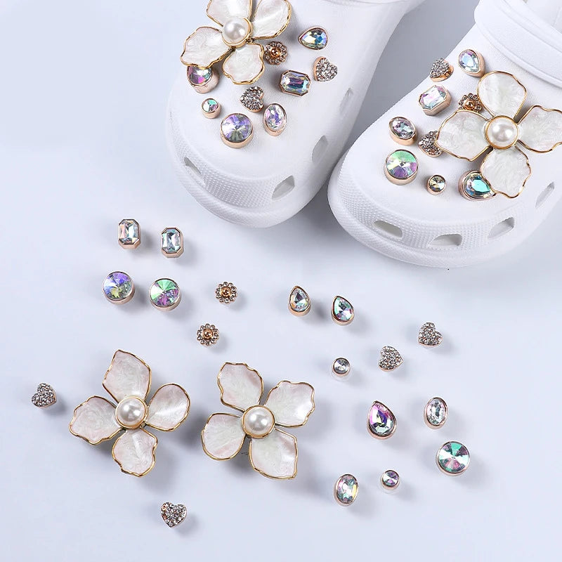 New Fashion Hole Shoes Diy Shoe Buckle Flower Rhinestone Pearl Decorative Buckle Accessories Garden Crocodile Charm Designer