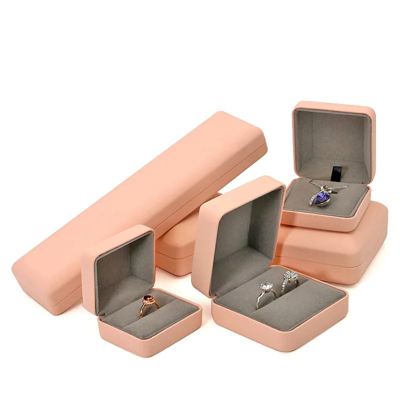 Factory Wholesale Pink Pu Jewelry Box Creative Necklace Ring Bracelet Bracelet Pendant Box Proposal Jewelry Packaging Box