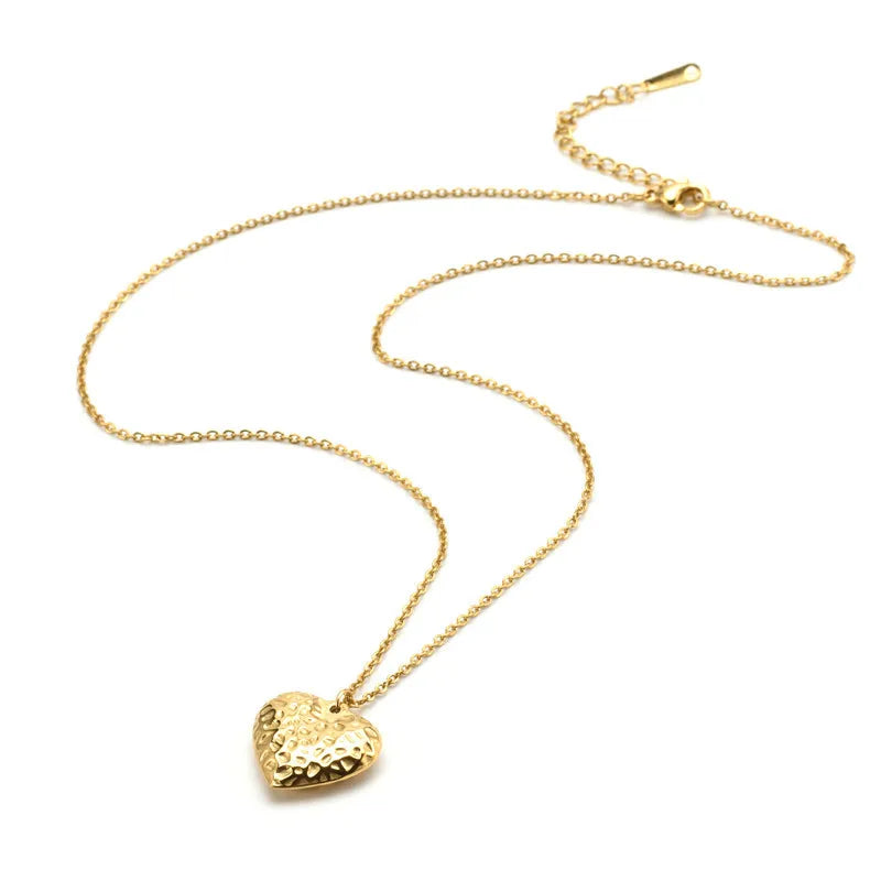European and American love Collarbone Chain Ornament Sunken Wave Dot Retro Titanium Steel Gilt Peach Heart Necklace