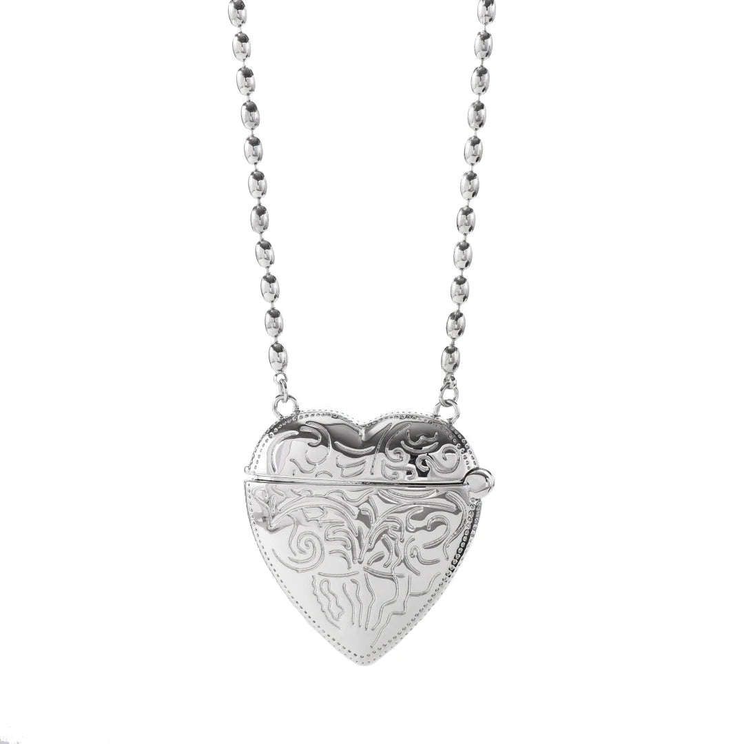 Fashion Design Engraved Heart Pendant Clutch Bag with Brass Electroplated Silver Long Chain Necklace Factory Wholesale