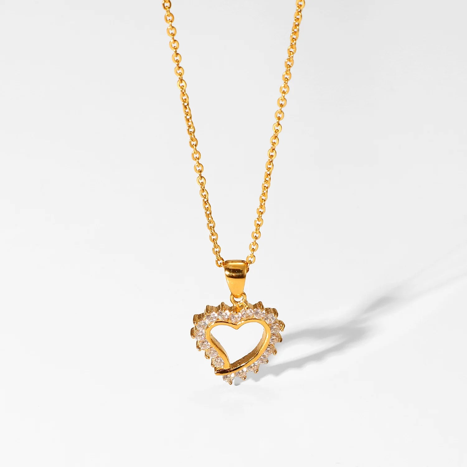 Fashion Jewelry Love Heart Pendant Necklaces 18k Gold Plated Stainless Steel Hollow Crystal Cz Diamond Heart Necklace for Gift