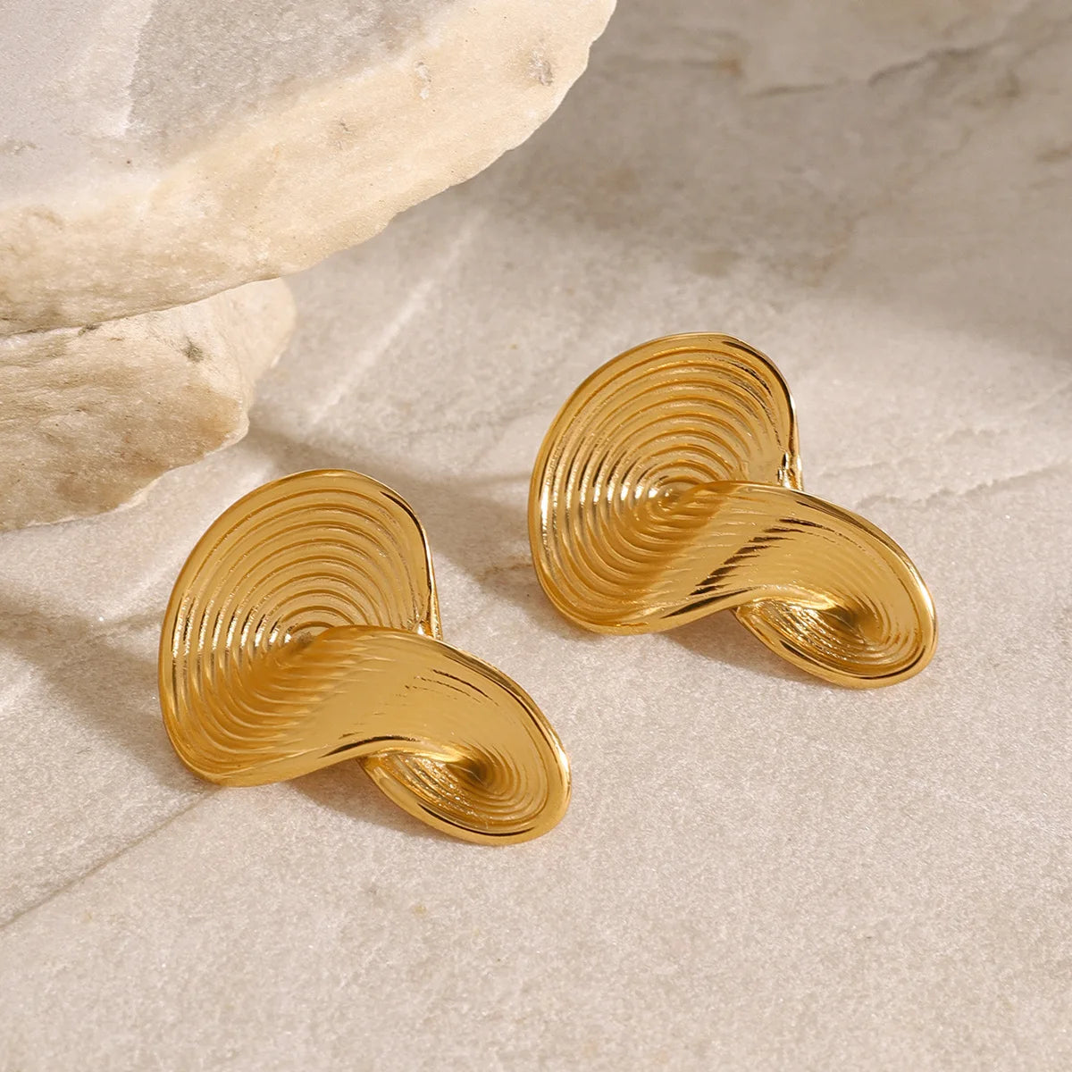 18k Gold Stainless Steel Ribbed Stud Earrings Lightweight Vintage Jewelry