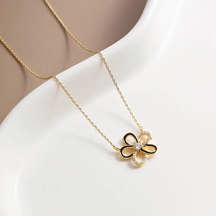 Niche Design 18K Gold Plated Zircon Flower Charm Necklace Simple Tarnish Free Stainless Steel Clavicle Chain Necklaces for Women