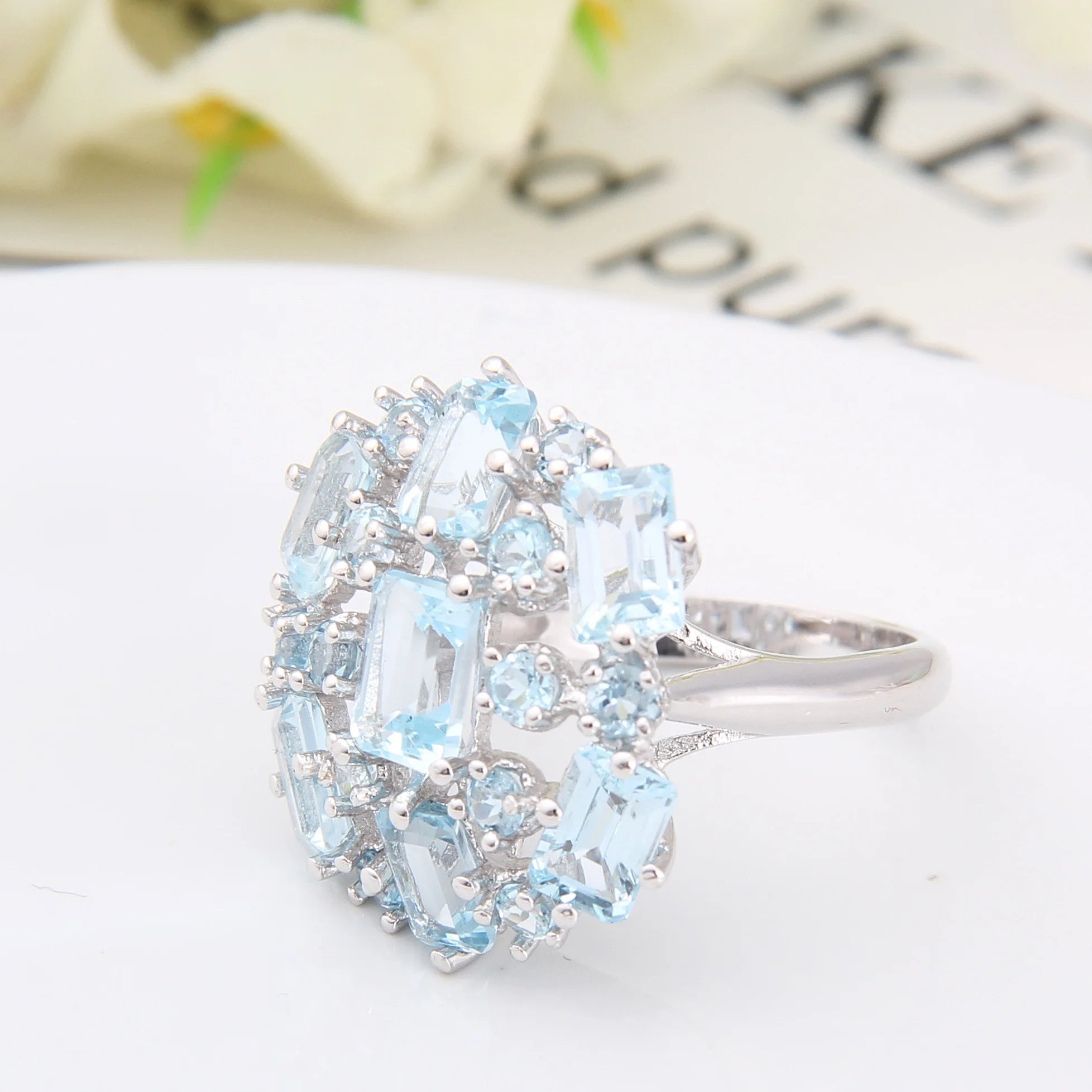 Abiding Fashion Emerald Natural Gemstone Sky Blue Topaz Ring Trendy Gift Jewelry Studded Wedding Ring for Women