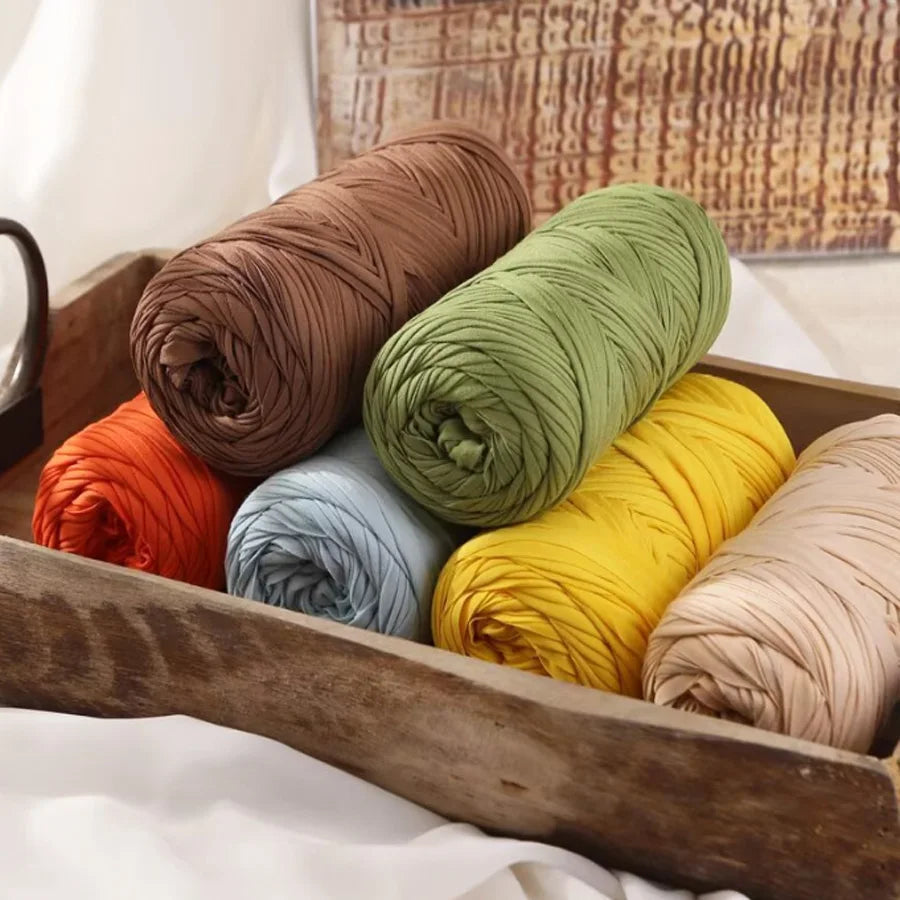 Wholesale 200g Big Roll T-shirt Yarn Polyester High Elasticity Crochet Bag Fabric Yarn Leather T-shirt Yarn Crochet