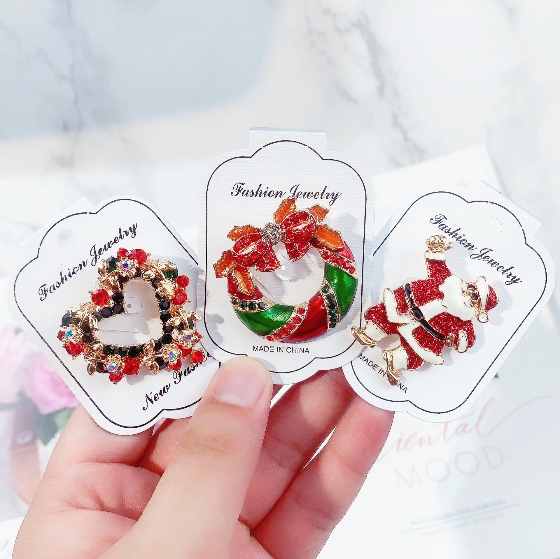Manufacturer Luxury Merry Christmas Gift Tree Reindeer Enamel Brooch Hat Clothes Tie Scarf Button Pin Badge Custom Brooch